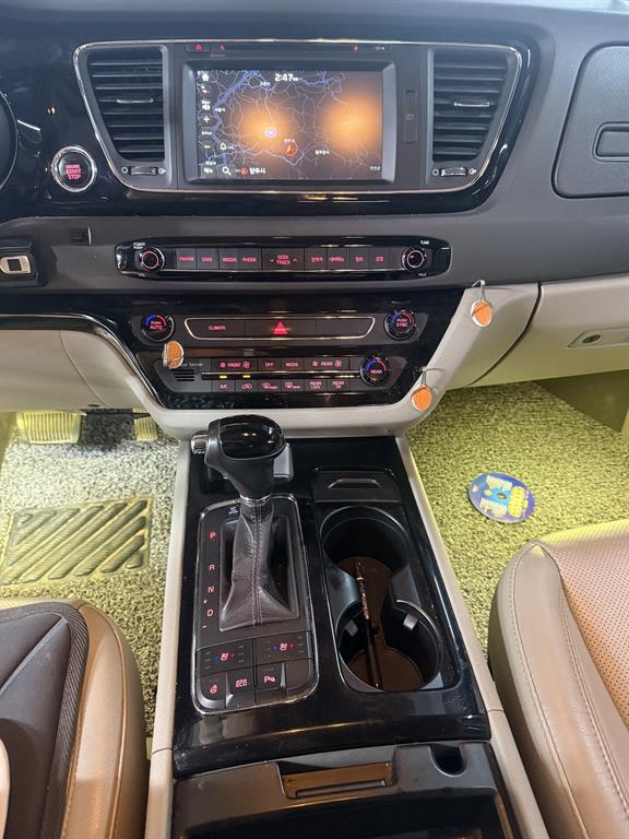 KIA Carnival - Vista 6
