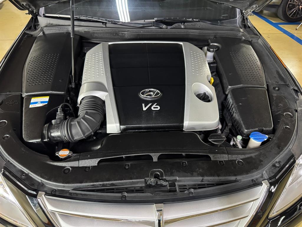 HYUNDAI Genesis - Vista 7