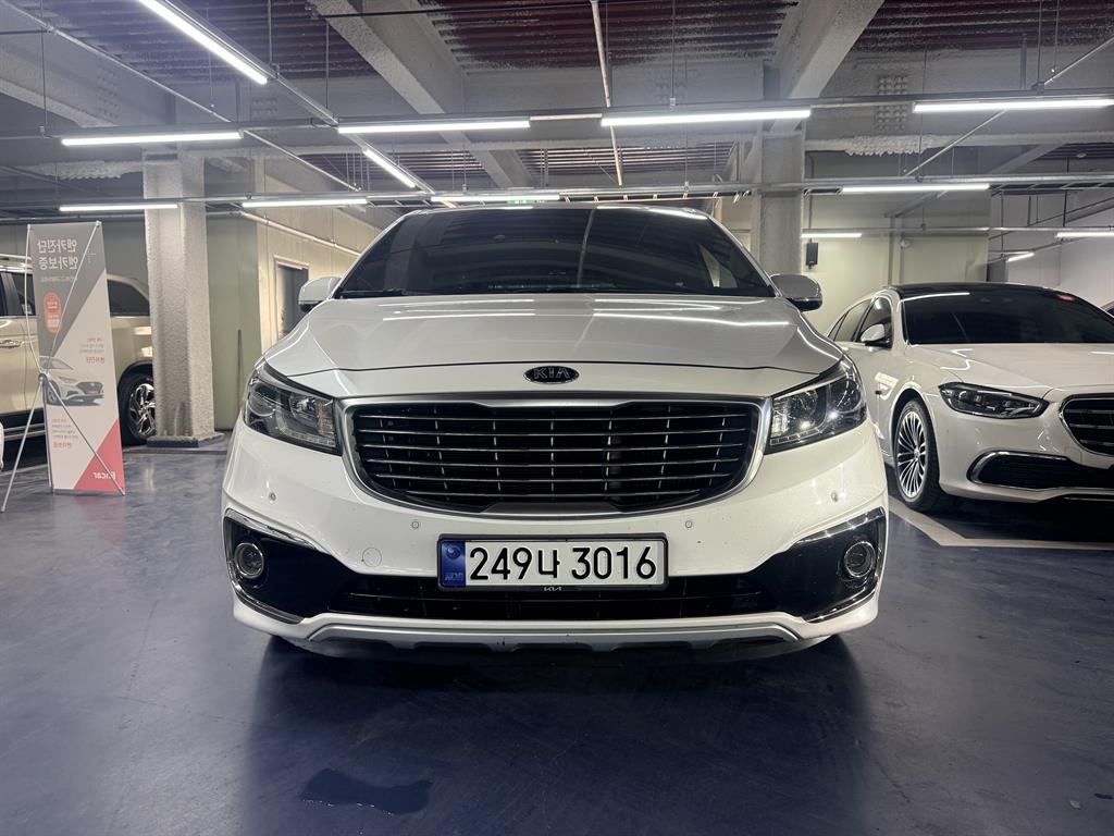 KIA Carnival 2016 Blanco - Importación desde Corea - HF Imports Iquique - Foto 1