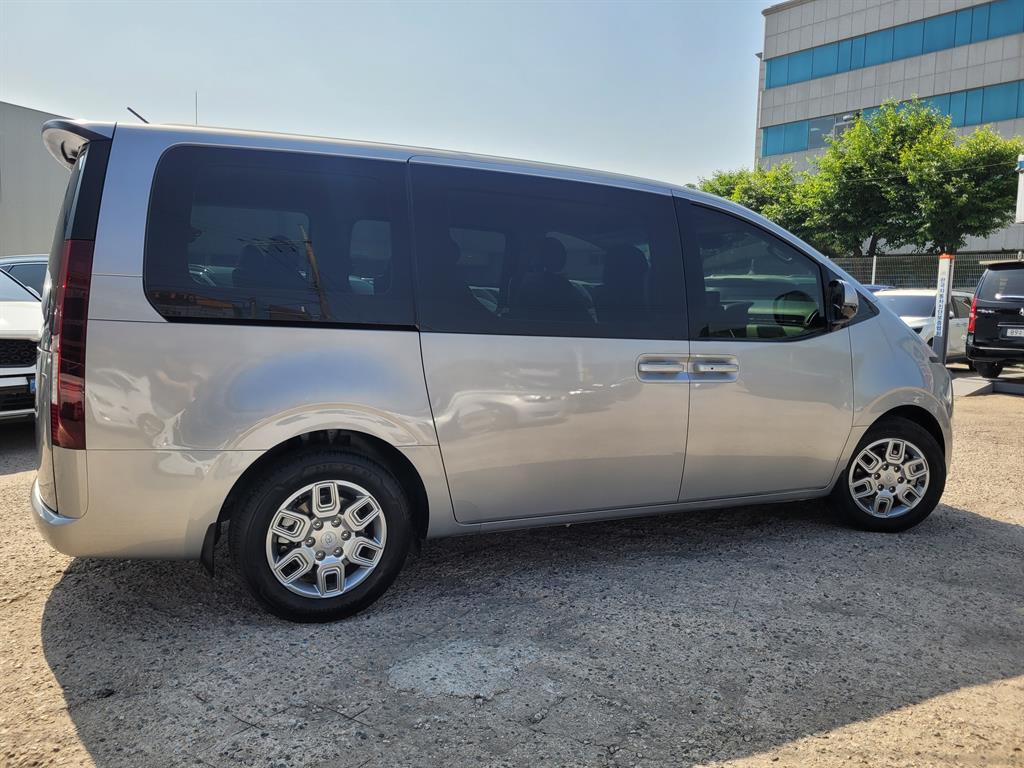 HYUNDAI Staria - Vista 3