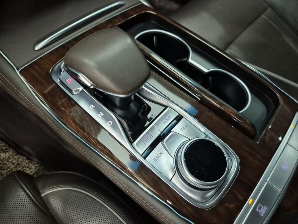 KIA K9 - Vista 8