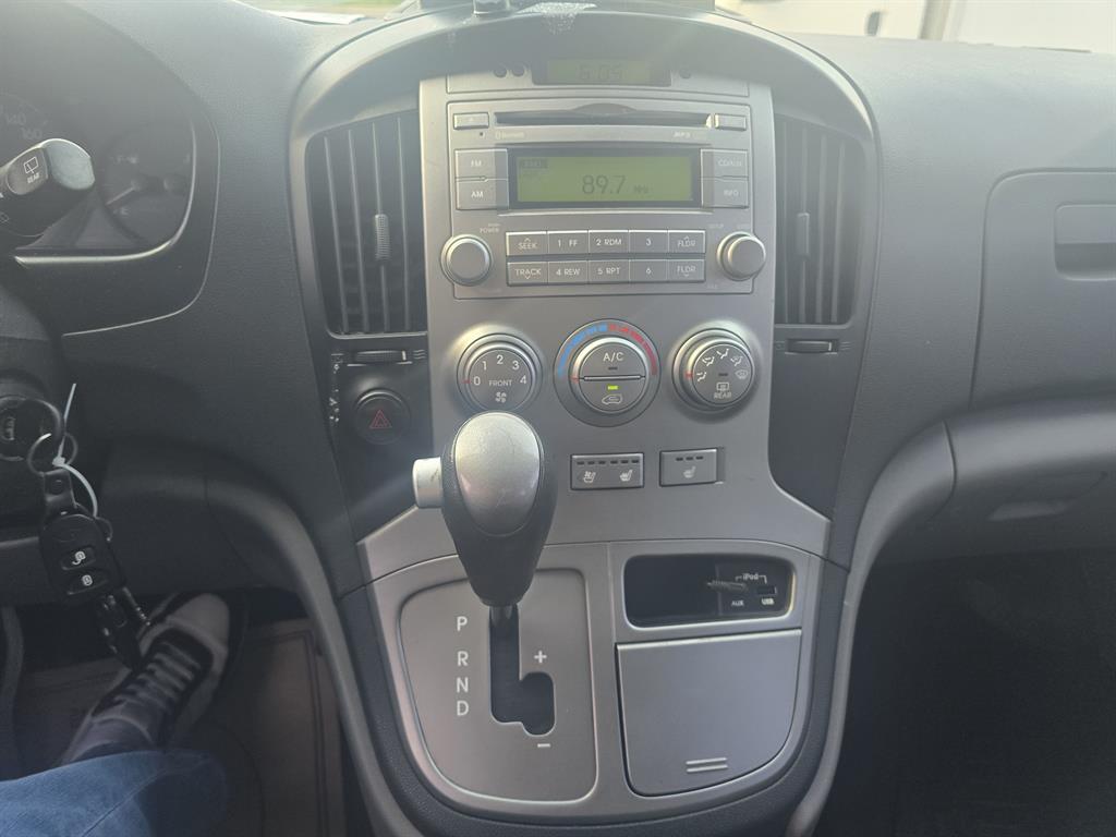 HYUNDAI Starex - Vista 7