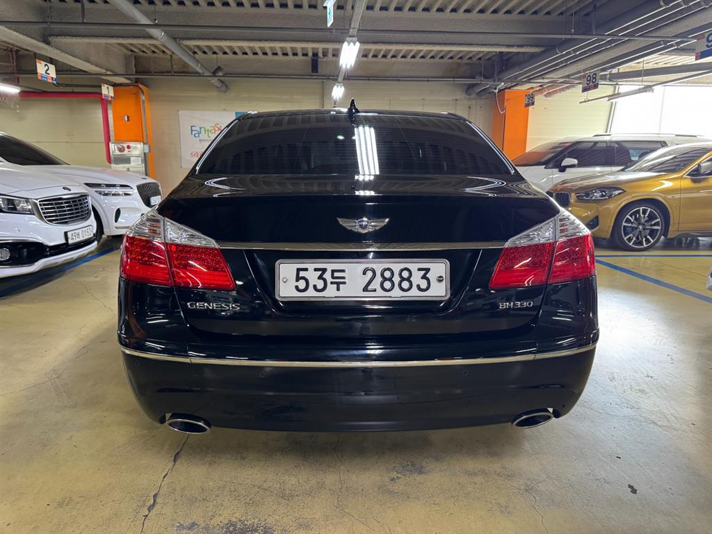 HYUNDAI Genesis - Vista 6