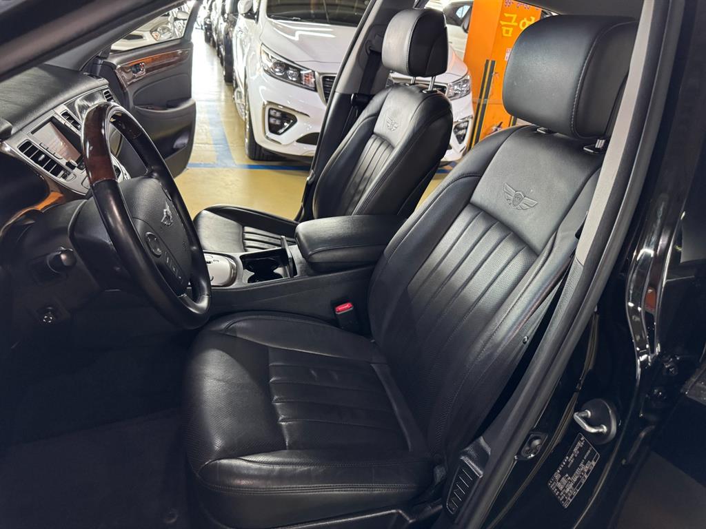 HYUNDAI Genesis - Vista 11