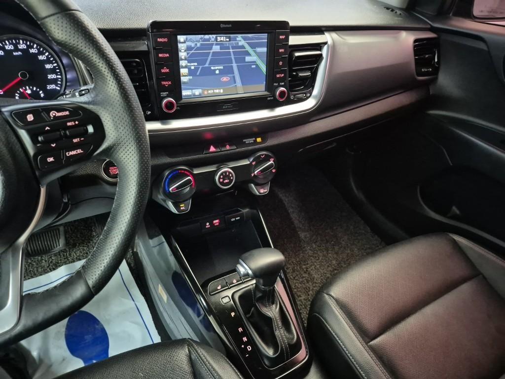KIA Stonic - Vista 10