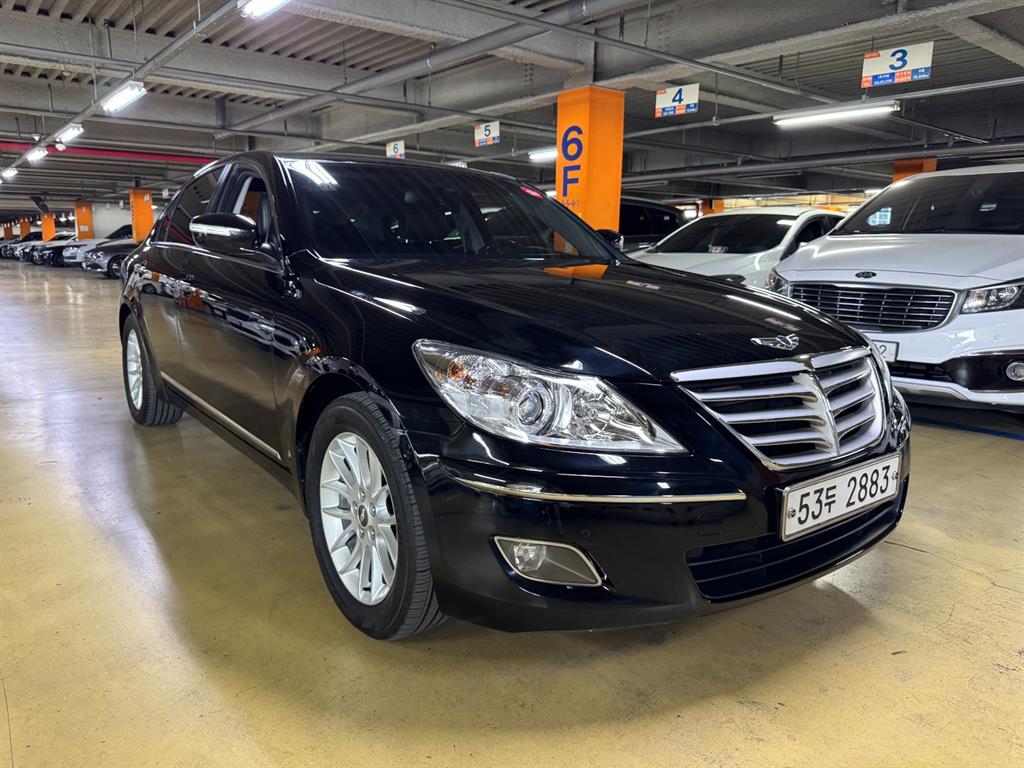 HYUNDAI Genesis - Vista 3