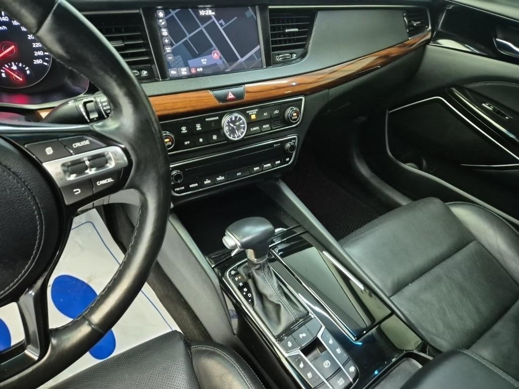KIA K7 - Vista 10
