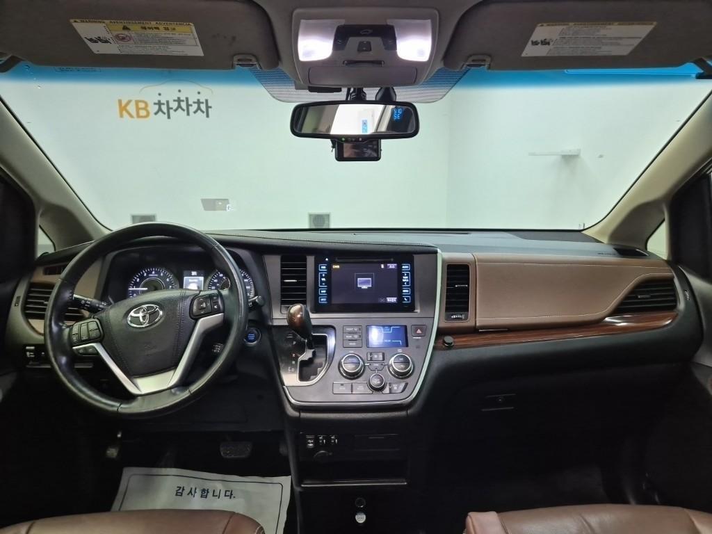 Toyota Siena - Vista 5