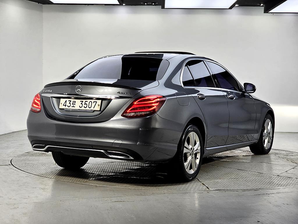 Mercedes Benz C Class - Vista 4