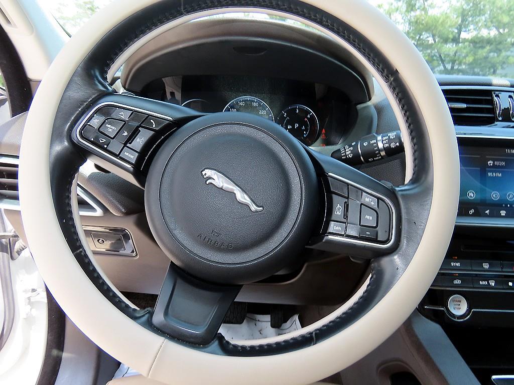 Jaguar F-PACE - Vista 8