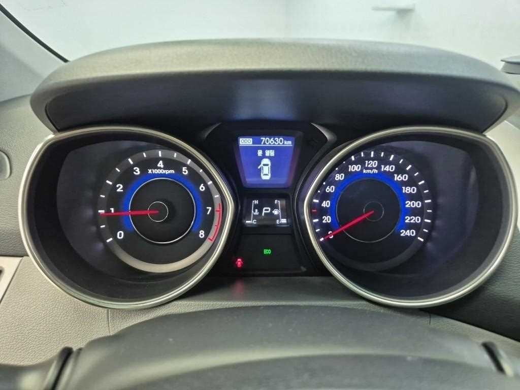 HYUNDAI Avante - Vista 6