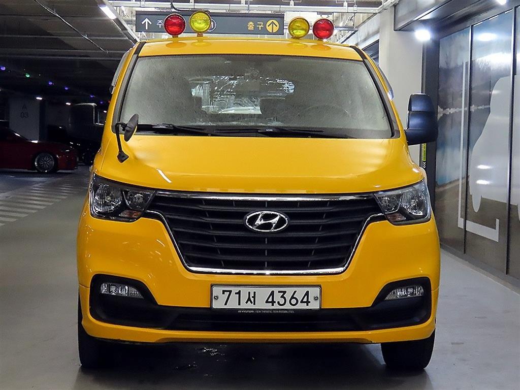 HYUNDAI Starex - Vista 2