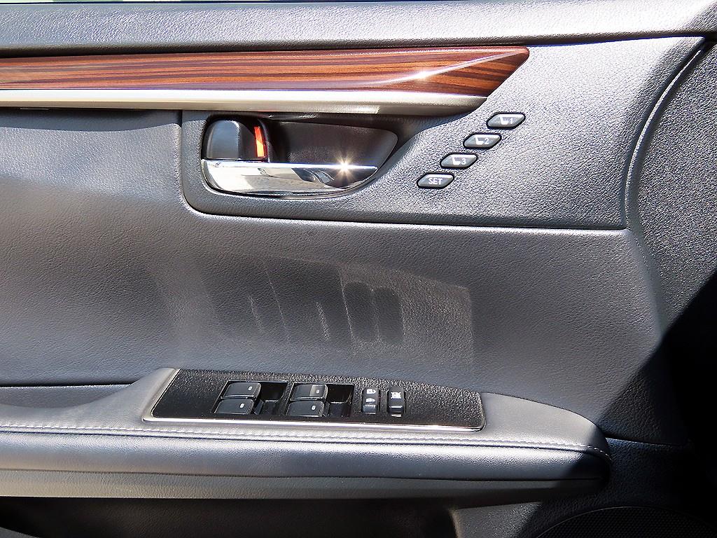 Lexus ES - Vista 11