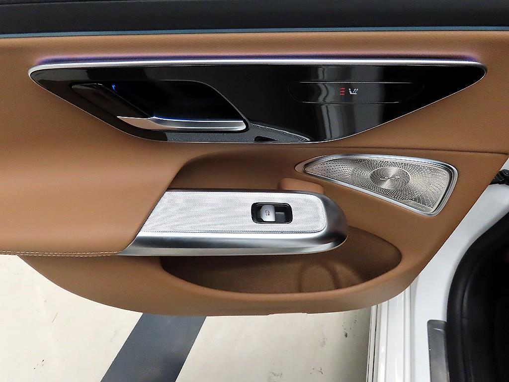 Mercedes Benz E class - Vista 12