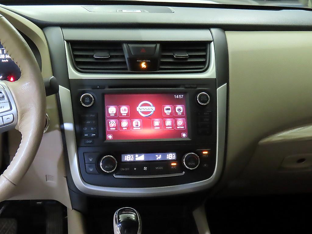 Nissan Altima - Vista 11