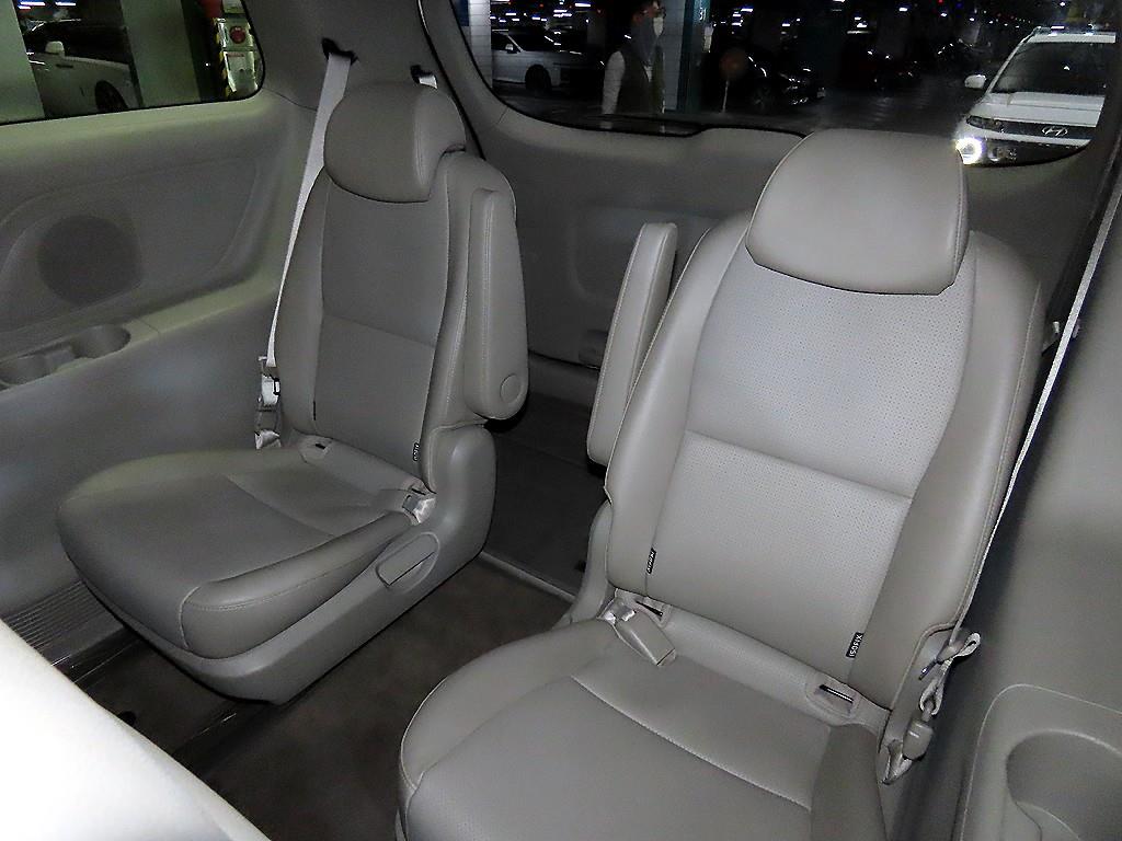 KIA Carnival - Vista 8
