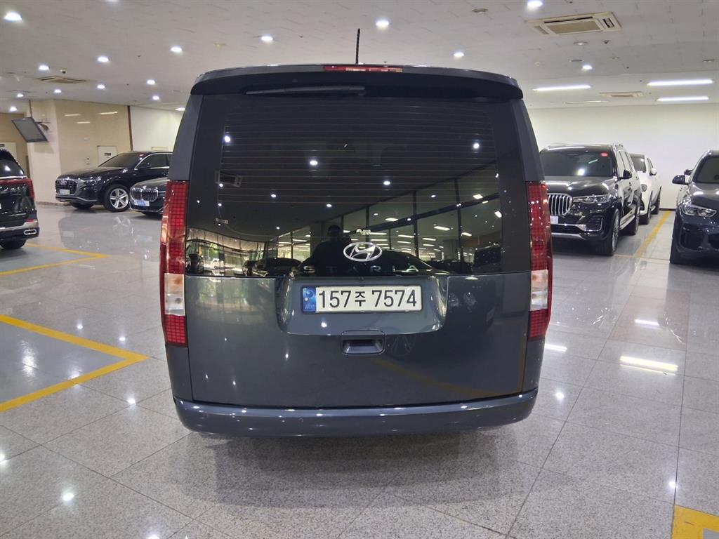 HYUNDAI Staria - Vista 4