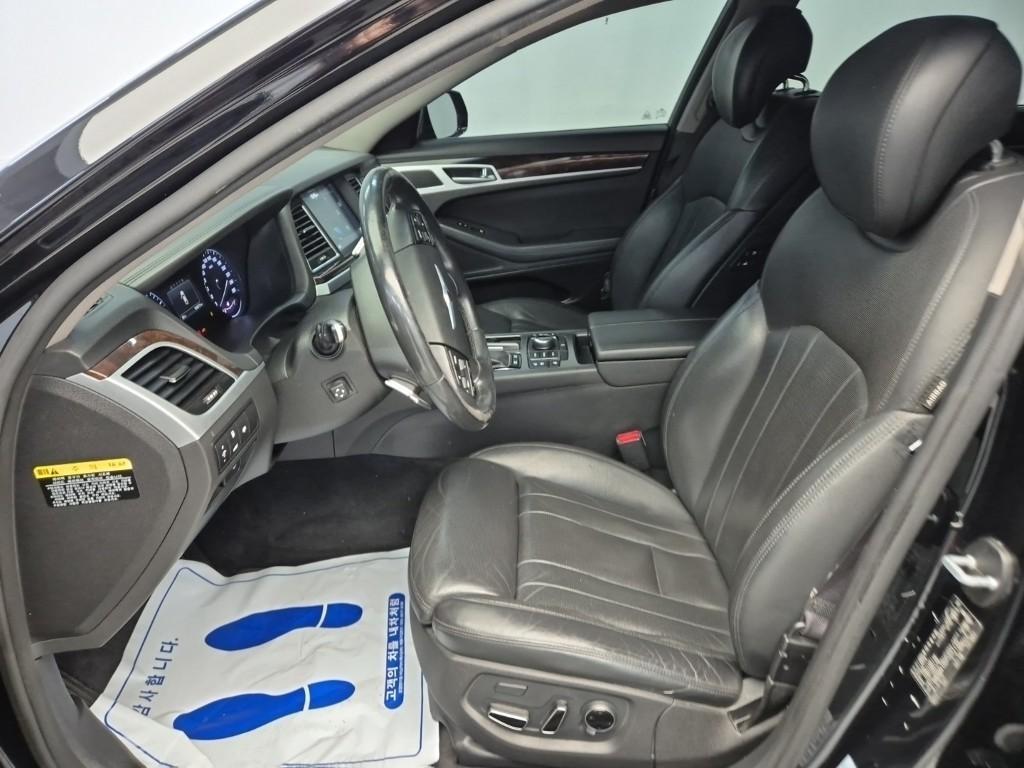 HYUNDAI Genesis - Vista 11