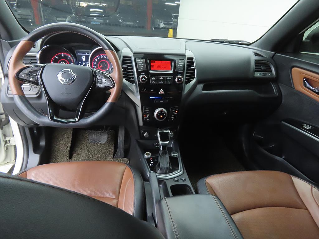 Ssangyong Tivoli - Vista 8