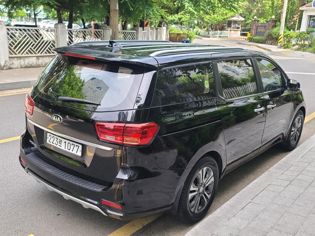 KIA Carnival - Vista 5