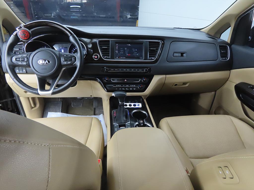 KIA Carnival - Vista 7