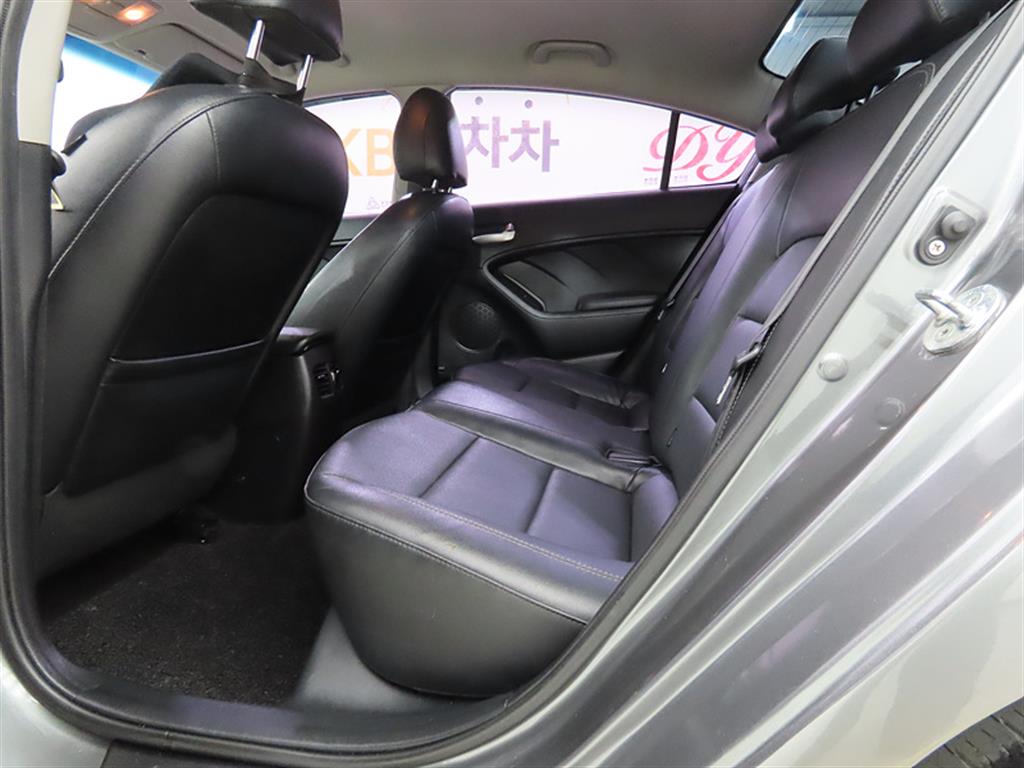 KIA K3 - Vista 6