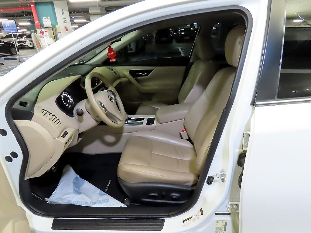 Nissan Altima - Vista 6