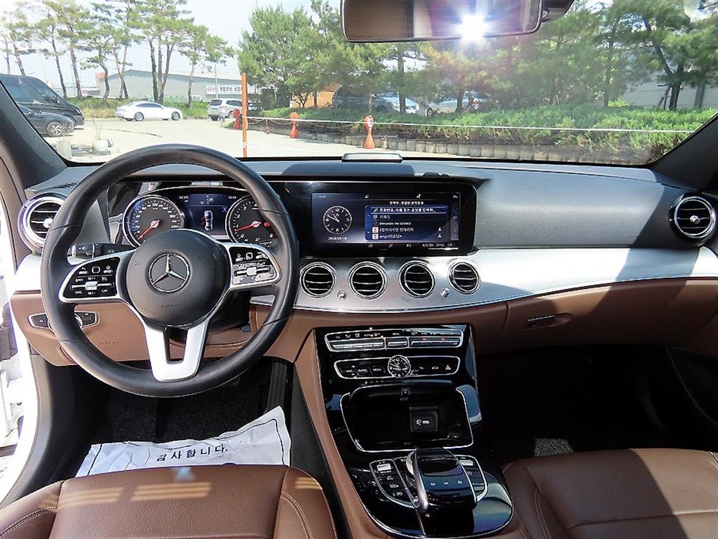 Mercedes Benz E class - Vista 7