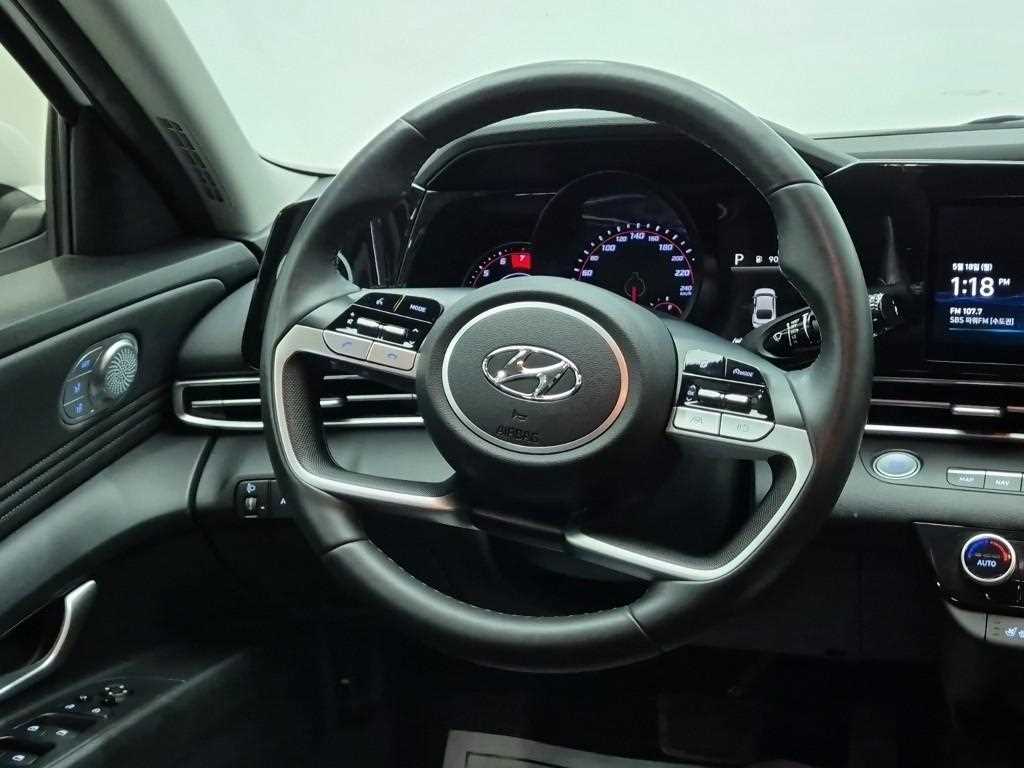 HYUNDAI Avante - Vista 9