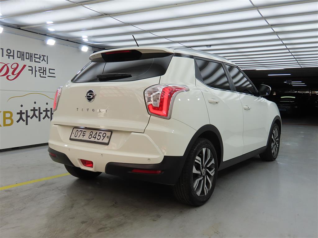 Ssangyong Tivoli - Vista 4