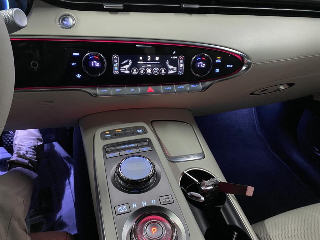 Genesis GV70 - Vista 11