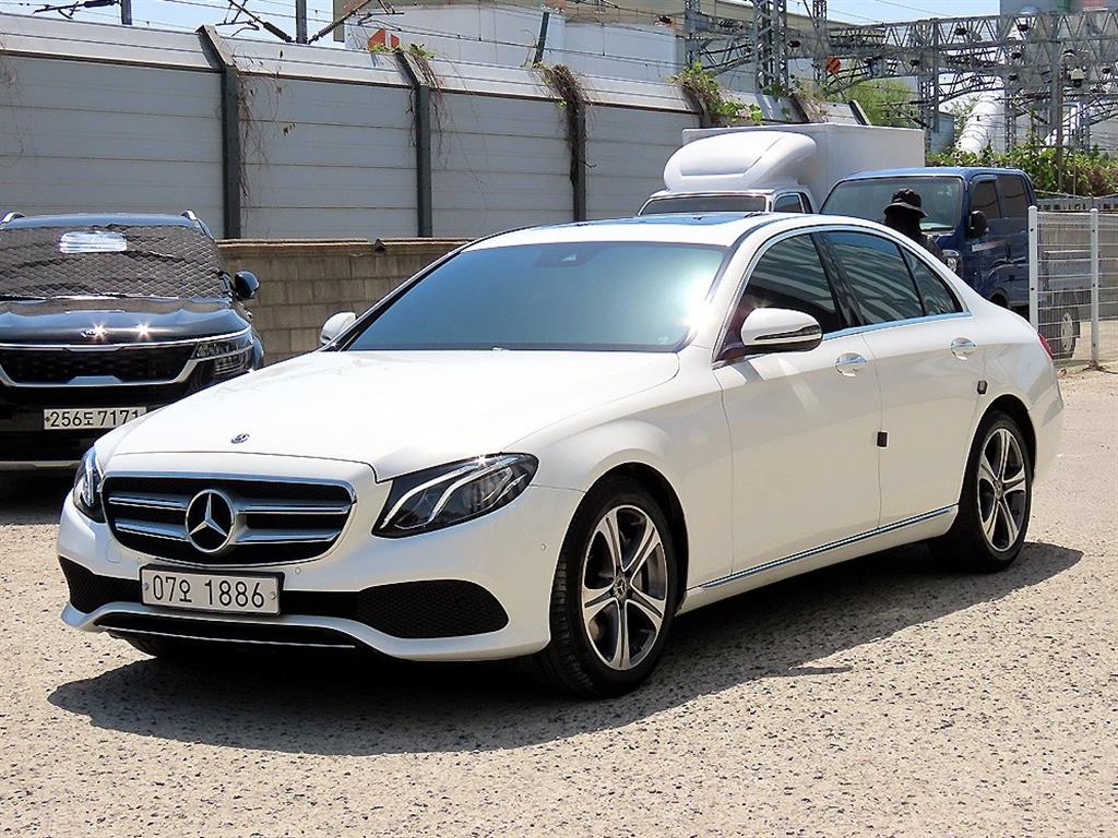 Mercedes Benz E class - Vista 2