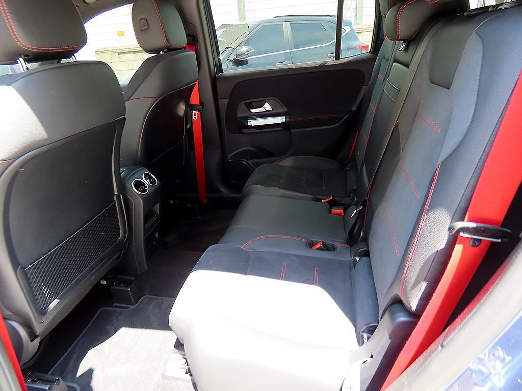 Mercedes Benz GLB Class - Vista 6