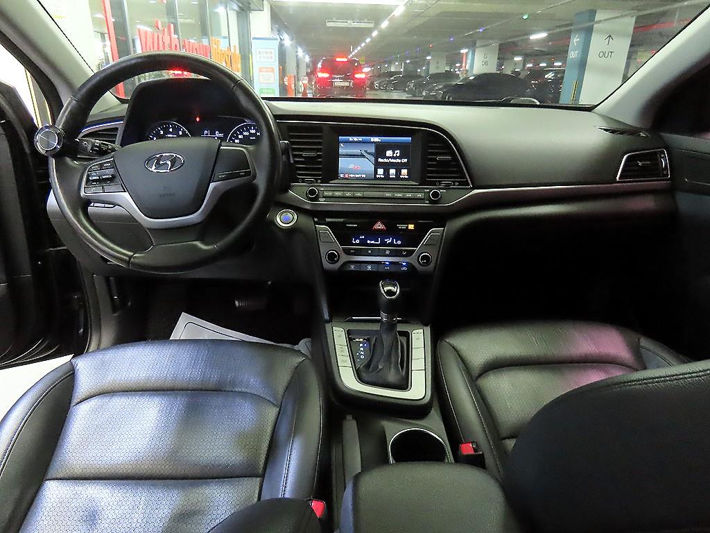 HYUNDAI Avante - Vista 10
