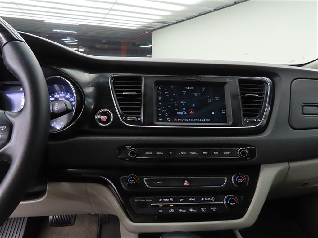 KIA Carnival - Vista 10