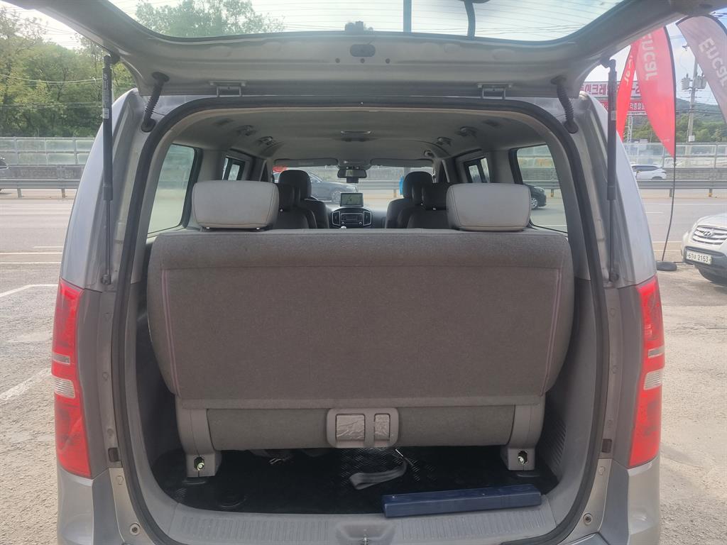 HYUNDAI Starex - Vista 7