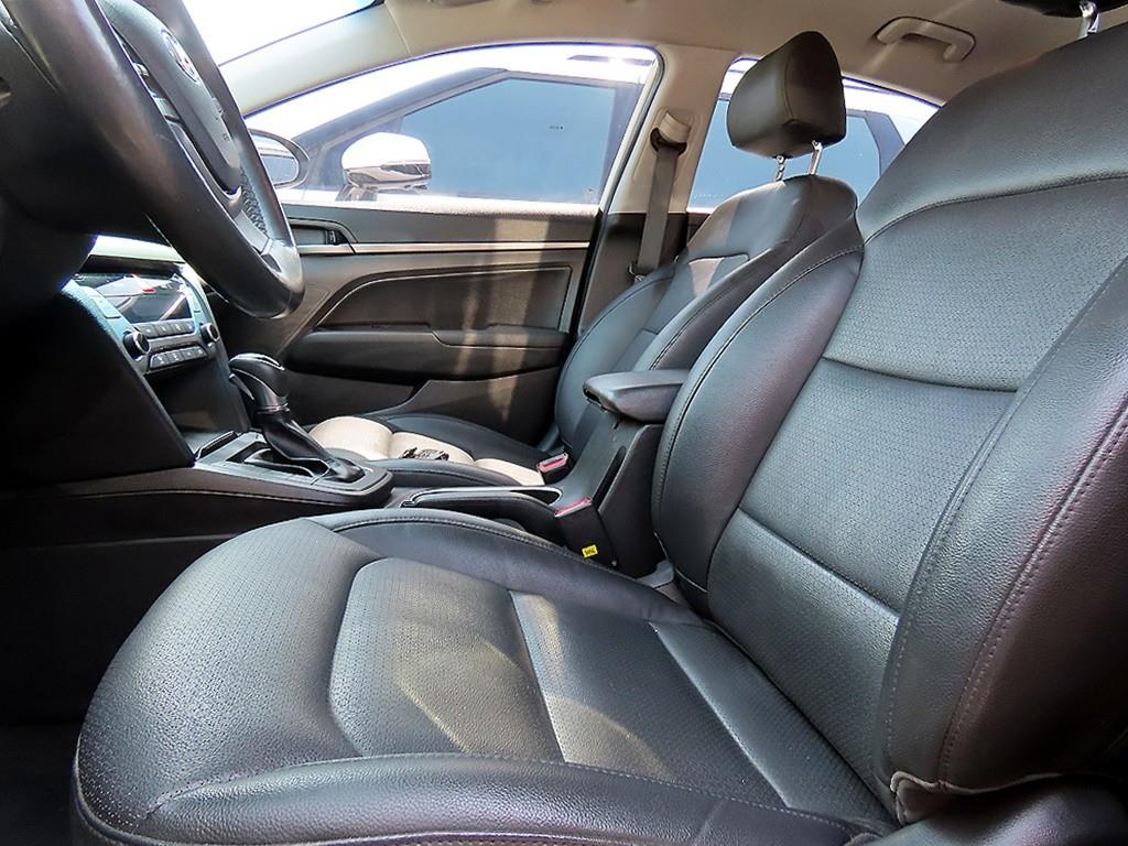 HYUNDAI Avante - Vista 5