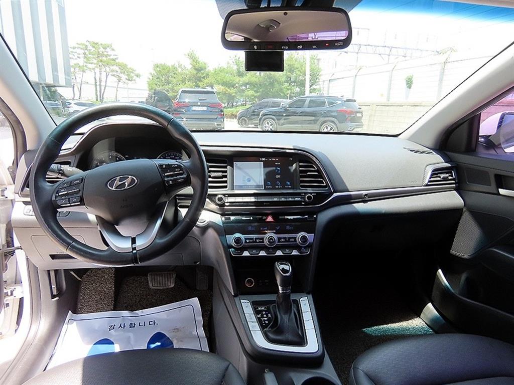 HYUNDAI Avante - Vista 7