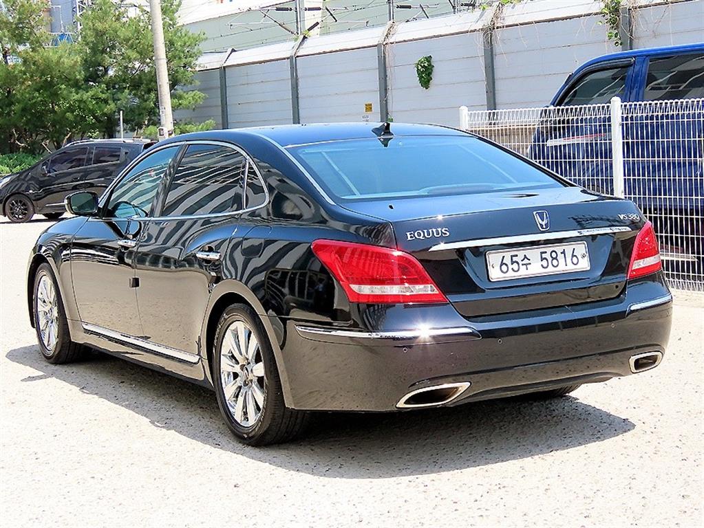 HYUNDAI Equus - Vista 3