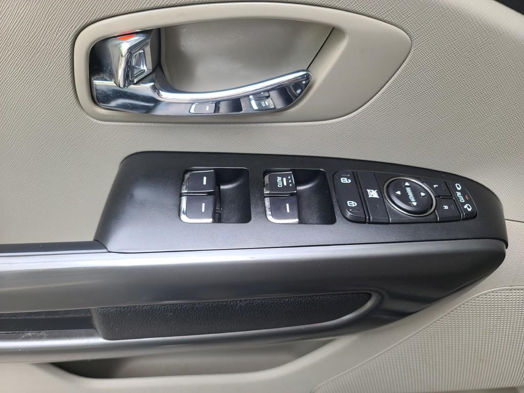 KIA Carnival - Vista 12