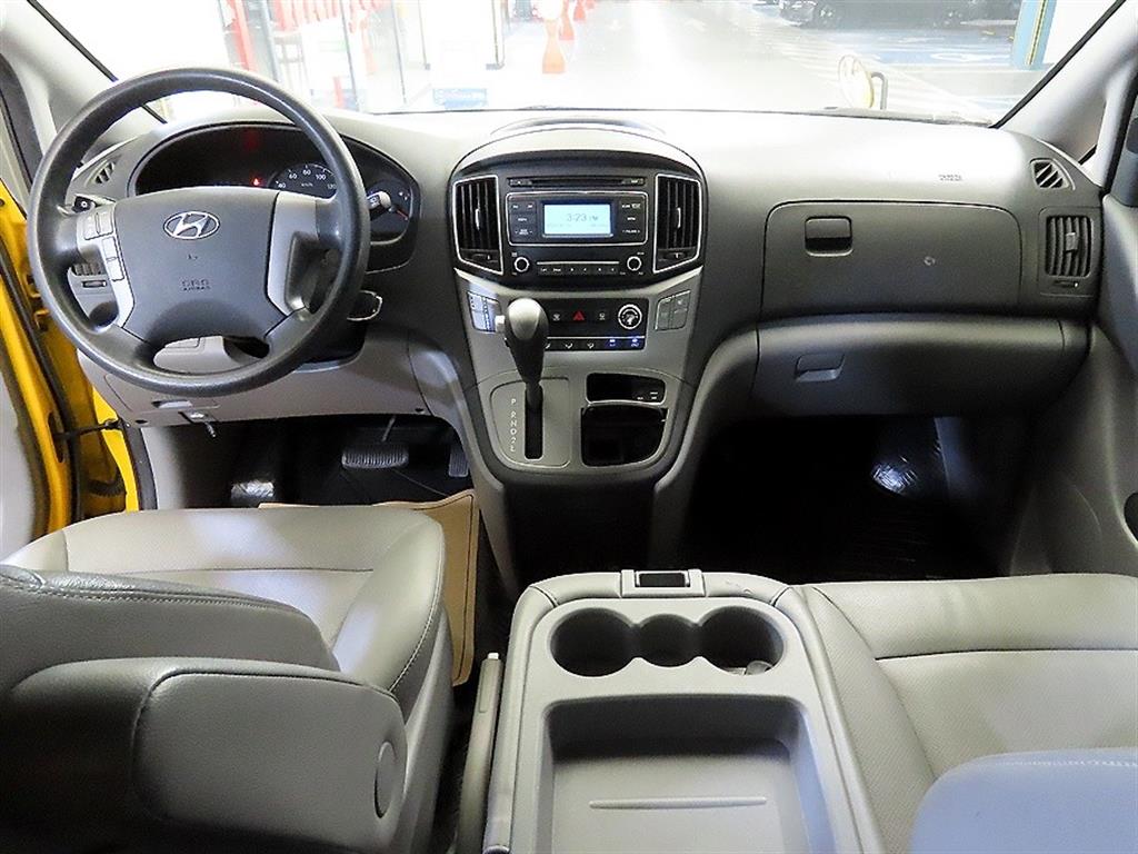 HYUNDAI Starex - Vista 10
