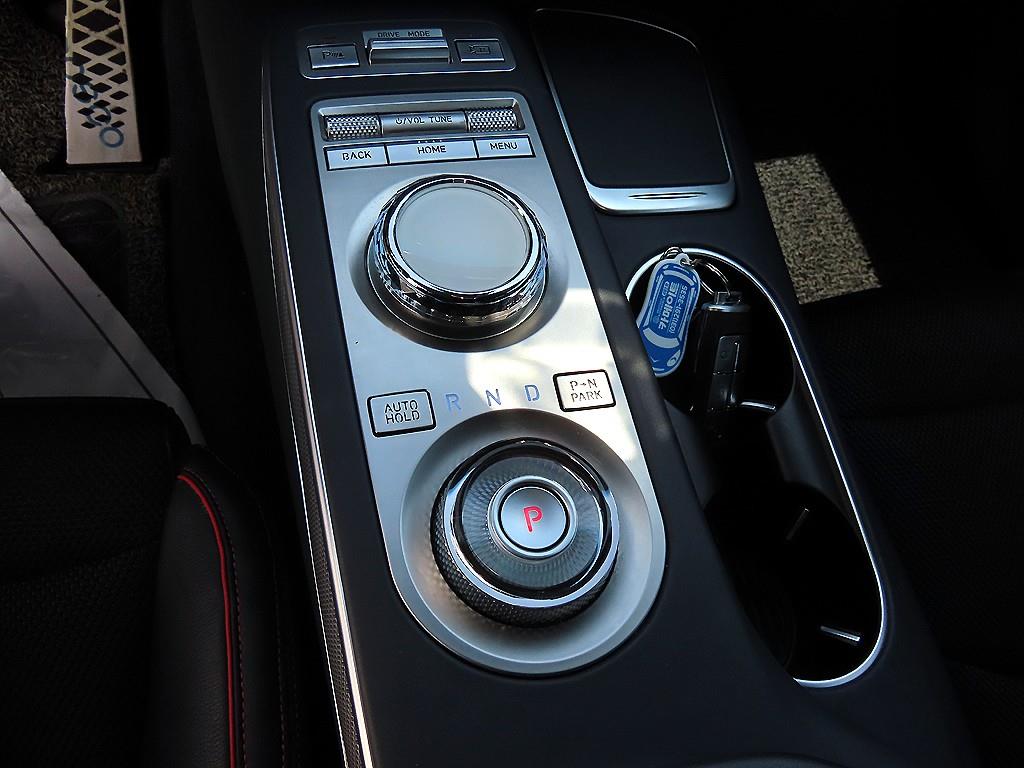 Genesis GV70 - Vista 11