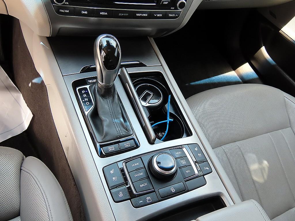 HYUNDAI Genesis - Vista 11