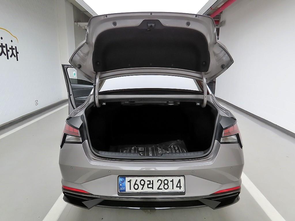 HYUNDAI Avante - Vista 5