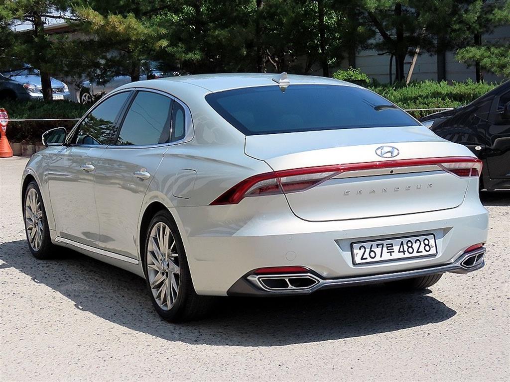HYUNDAI Grandeur - Vista 3
