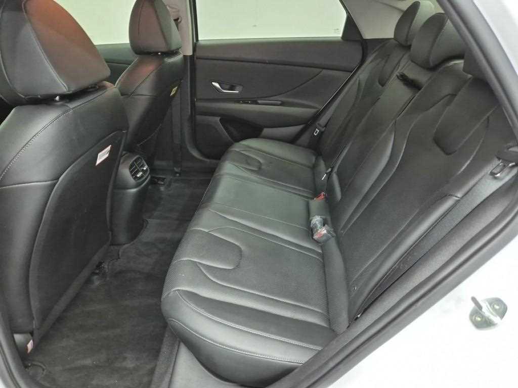 HYUNDAI Avante - Vista 12
