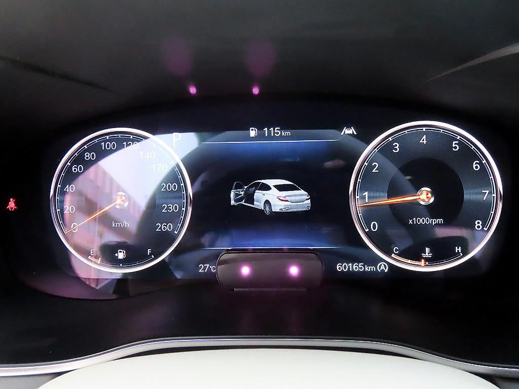 Genesis G70 - Vista 9