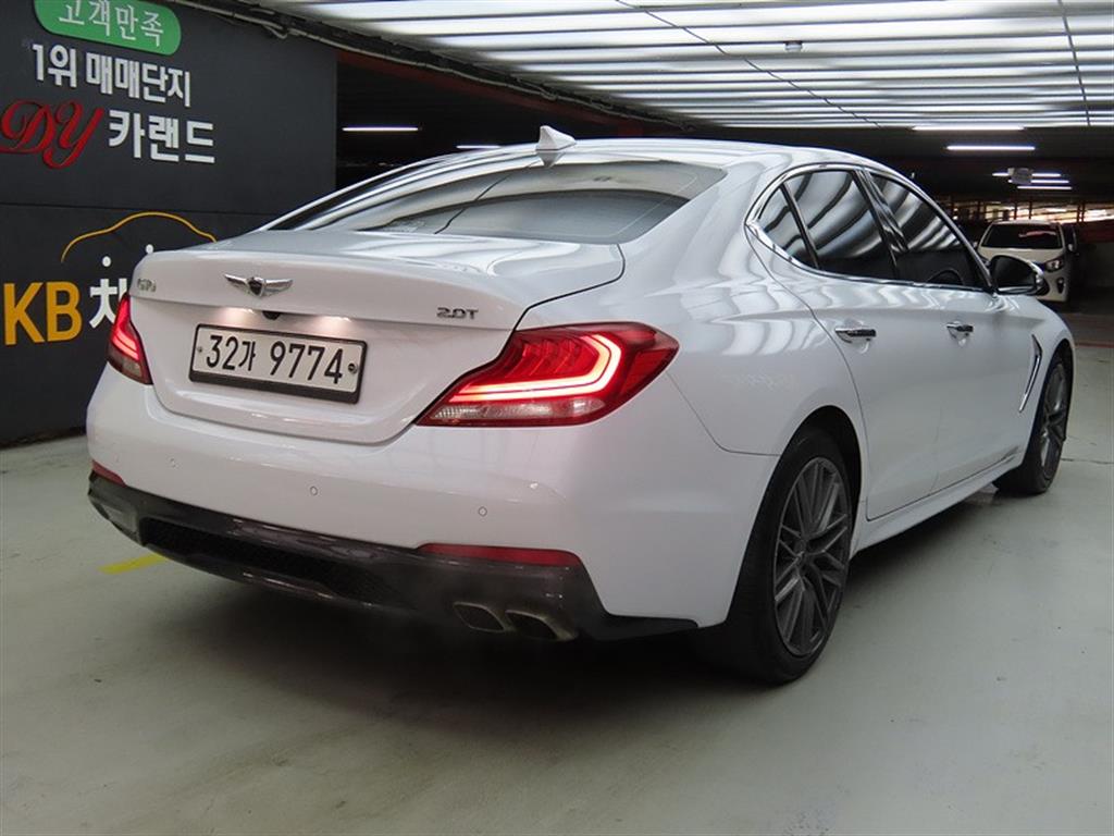 Genesis G70 - Vista 4