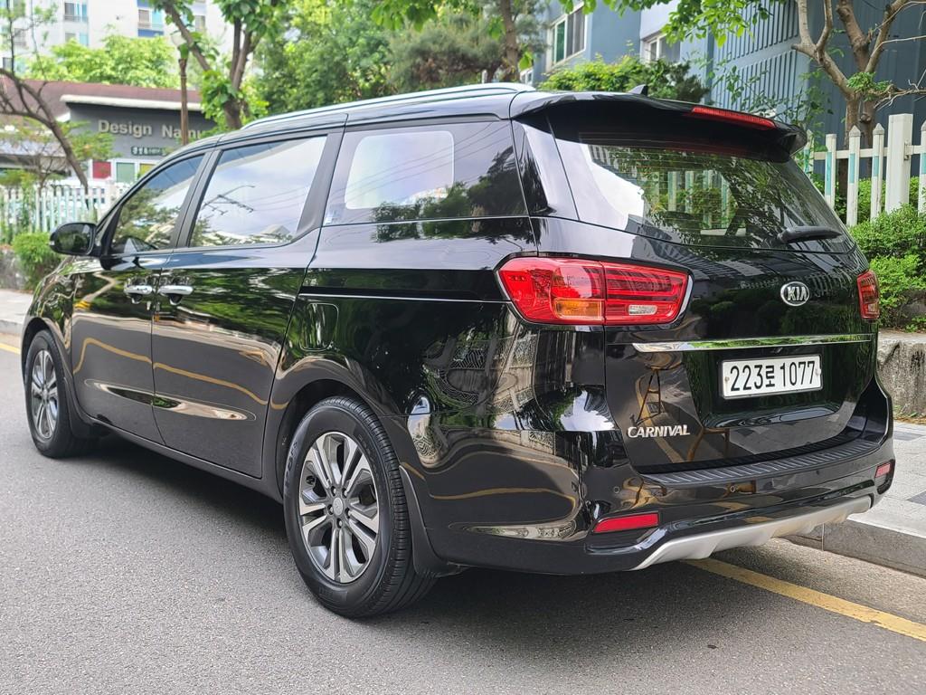KIA Carnival - Vista 6