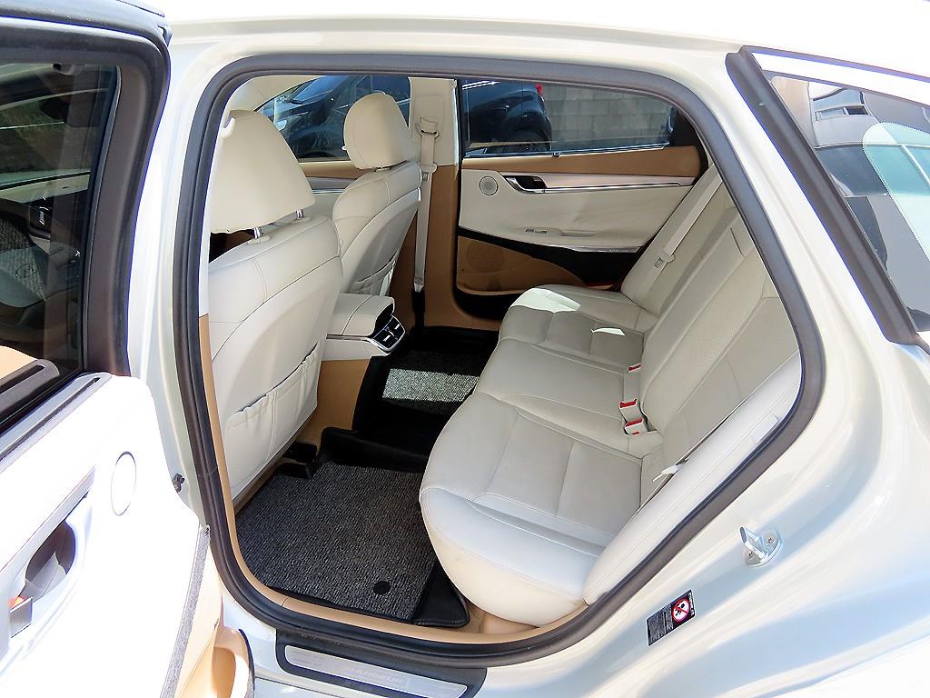 HYUNDAI Grandeur - Vista 6